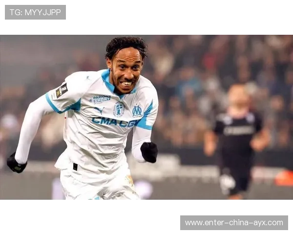 奥巴梅扬接队友斜传门前抢点入网，马赛54分钟扩大领先优势