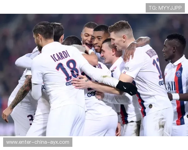 法甲巴黎短传渗透，禁区多次制造混战的战术美学